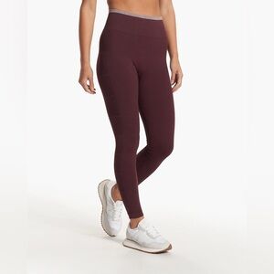 NWOT Vuori‎ Helix Seamless Legging in a burgundy color Small
